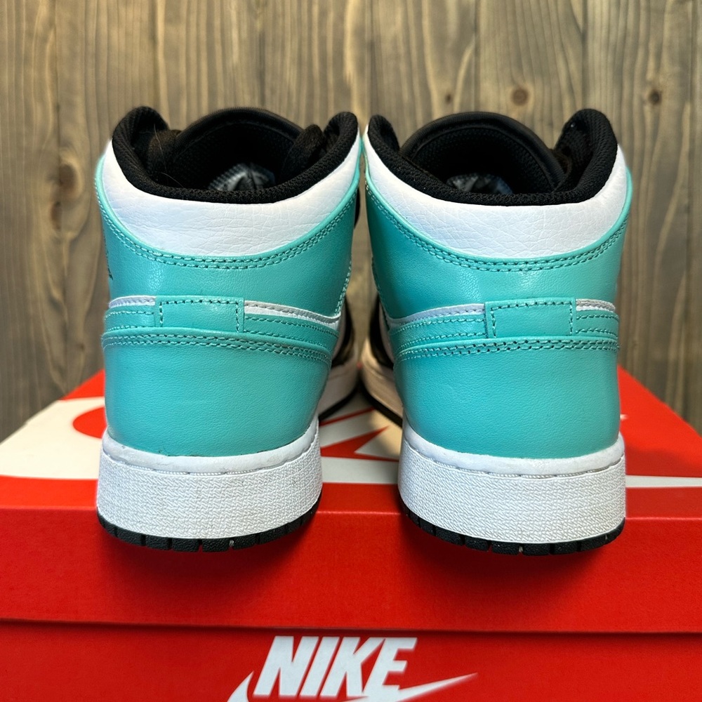 Jordan 1 mid, size 6Y (7.5 in women’s sizing) - Picture 4 of 6